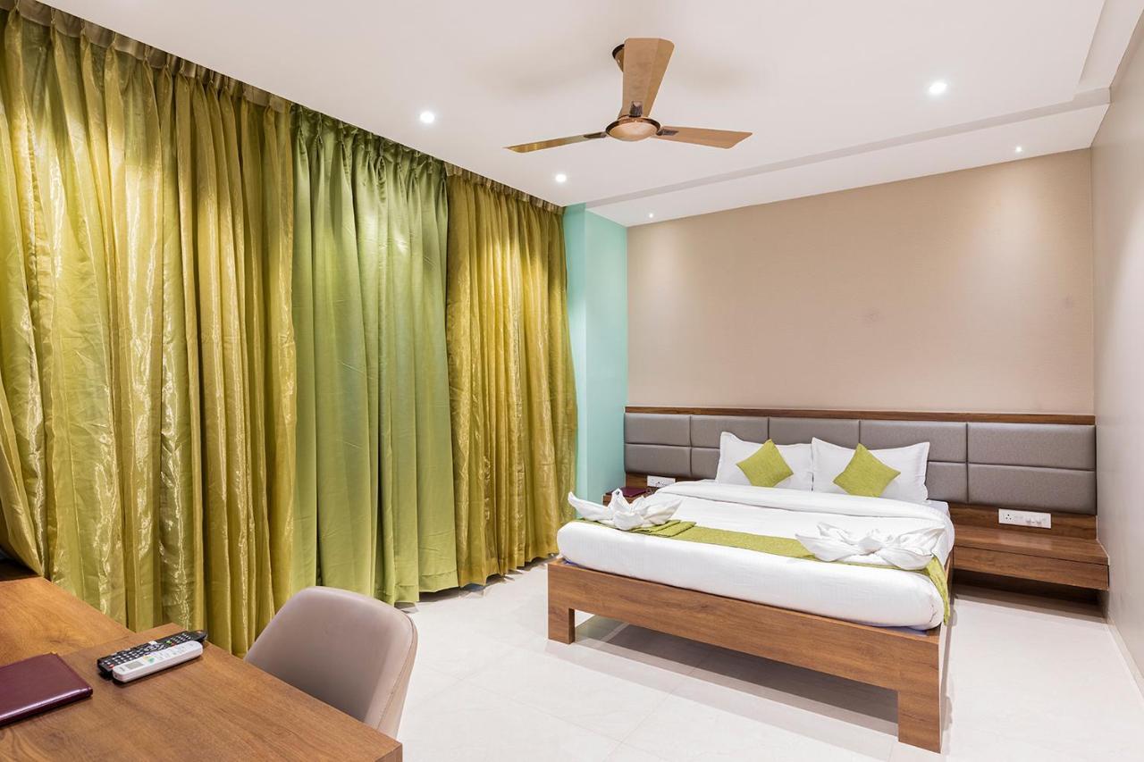 Hotel Seven Oaks Navi Mumbai Zewnętrze zdjęcie